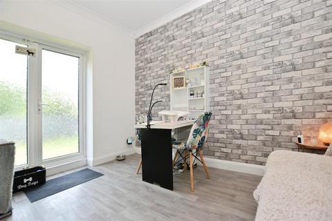 11 Nettleton Garth, Burstwick, Hull, HU12 9DY