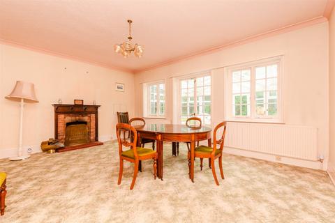 4 bedroom detached house for sale, Walderslade Road, Chatham ME4