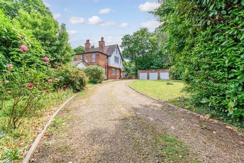 4 bedroom detached house for sale, Walderslade Road, Chatham ME4