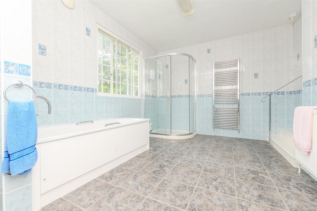 En-Suite Bathroom