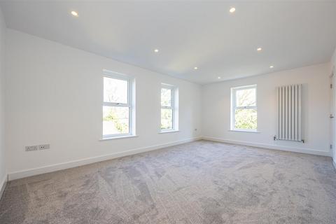 4 bedroom house to rent, Silvan Court, Macclesfield