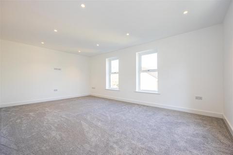 4 bedroom house to rent, Silvan Court, Macclesfield
