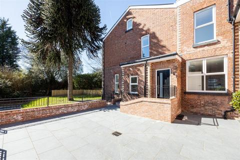 3 bedroom house to rent, Silvan Court, Macclesfield
