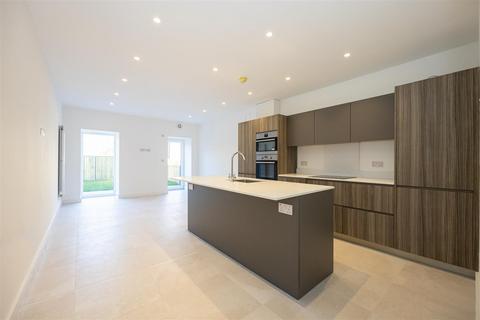 3 bedroom house to rent, Silvan Court, Macclesfield