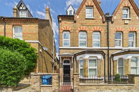 Studio to rent, Grove Road, Windsor, Berkshire, SL4