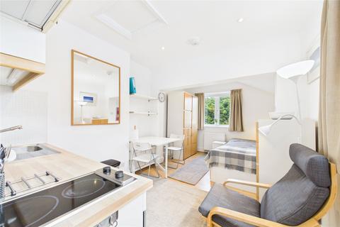 Studio to rent, Grove Road, Windsor, Berkshire, SL4