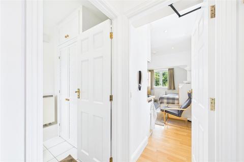 Studio to rent, Grove Road, Windsor, Berkshire, SL4