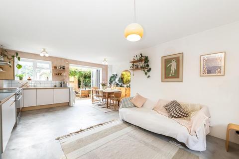 2 bedroom maisonette for sale, Lyme Farm Road, London