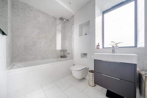 1 bedroom flat for sale, Upper Tooting Road, London, SW17