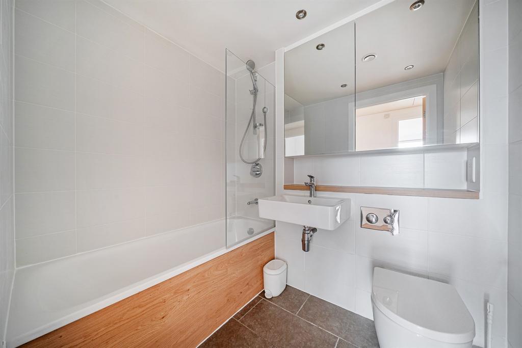 Apartment in Reading - View 4