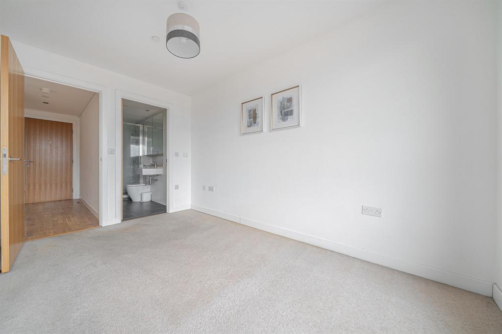 Apartment in Reading - View 5