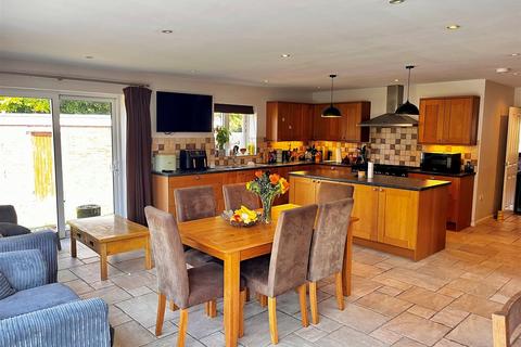 9 Penfold Way, Steyning, BN44 3PG