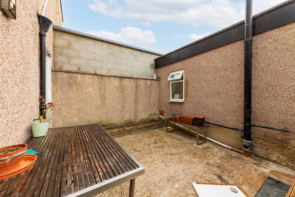 101 Gladstone Road, Wimbledon, SW19 1 QR-7