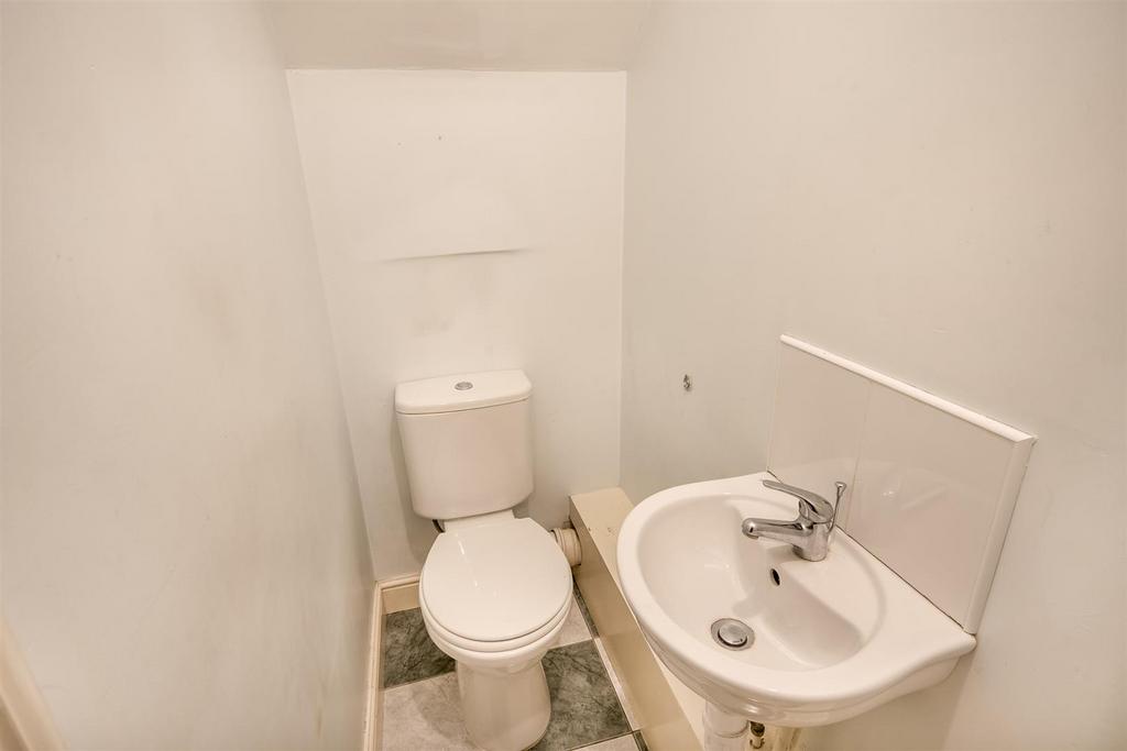 DSC 1759-Edit bathroom.JPG