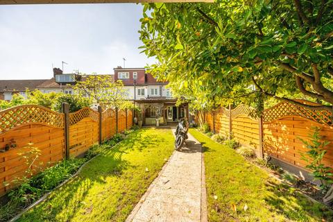 4 bedroom terraced house for sale, Westward Road, Chingford, London, E4