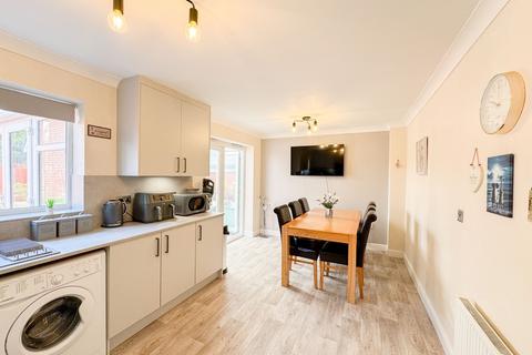 2 Astbury Close, Bury, BL9 9GD