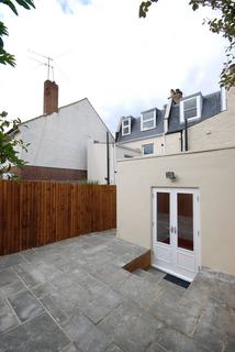 4 bedroom house to rent, Holly Park Road, Friern Barnet, London, N11