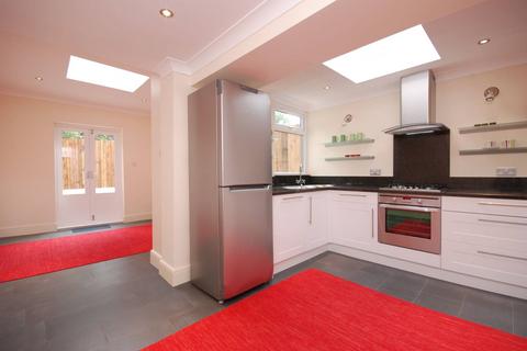 4 bedroom house to rent, Holly Park Road, Friern Barnet, London, N11
