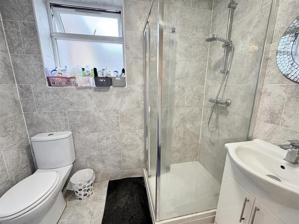 Shower Room: