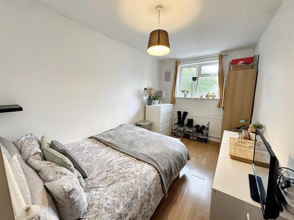 Bedroom 3: