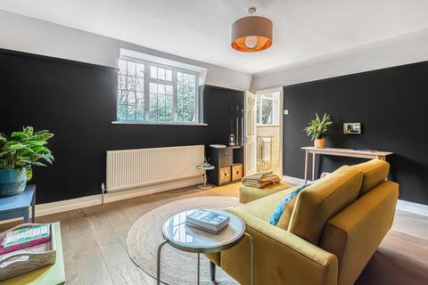 3 bedroom apartment for sale, Dainton Close, Bromley