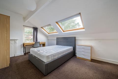 undefined, 5 Claremont View, LS3 1AU