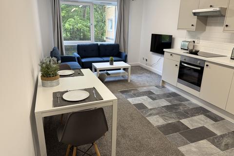 3 bedroom flat to rent, Flat 33, 205 Clarendon Road, LS2 9DU