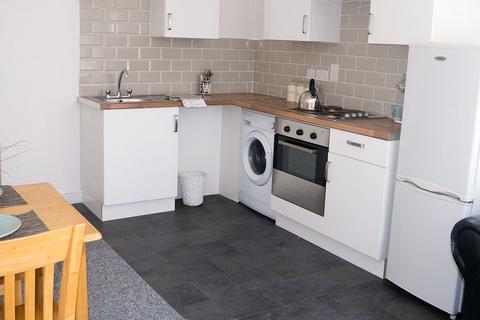 2 bedroom flat to rent, Flat 9, 205 Clarendon Road, Leeds, LS2 9DU