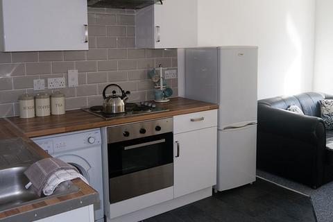 2 bedroom flat to rent, Flat 9, 205 Clarendon Road, Leeds, LS2 9DU