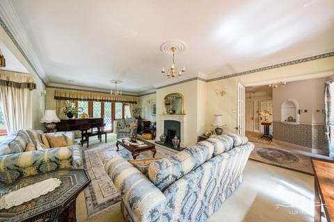 5 bedroom detached house for sale, Tall Trees Close, Emerson Park