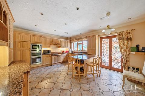5 bedroom detached house for sale, Tall Trees Close, Emerson Park