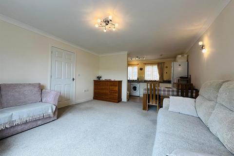 2 bedroom flat for sale, Belmont Way, Tiverton EX16