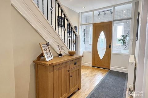 42 Edward Road, Shaw, Oldham, OL2 7EY