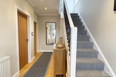 42 Edward Road, Shaw, Oldham, OL2 7EY
