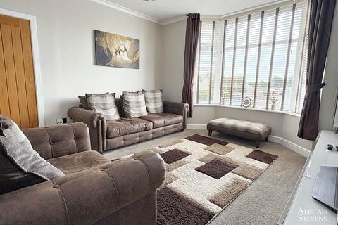 42 Edward Road, Shaw, Oldham, OL2 7EY