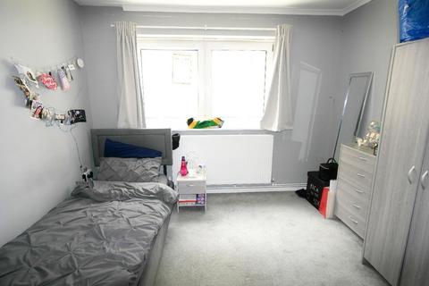 28 The Shaftesburys, Barking, IG11 7JW