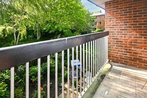 38 Bodmin Close, Eastbourne, BN20 8HZ