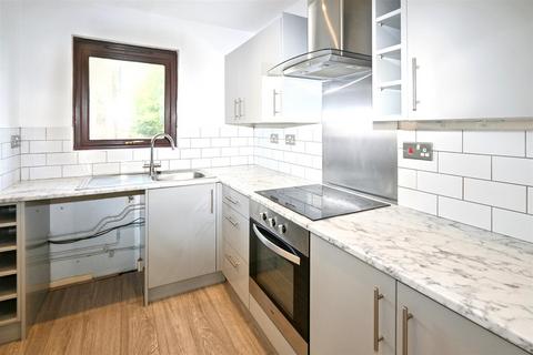 38 Bodmin Close, Eastbourne, BN20 8HZ