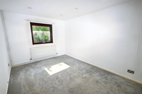 38 Bodmin Close, Eastbourne, BN20 8HZ