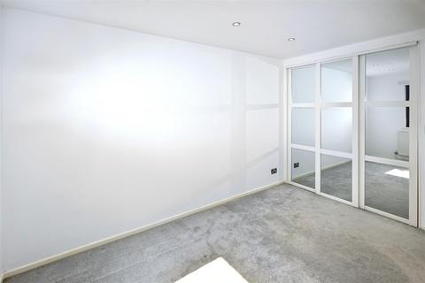 38 Bodmin Close, Eastbourne, BN20 8HZ