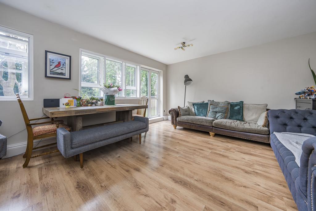 Peldon Court, Richmond 2 bed apartment - £425,000