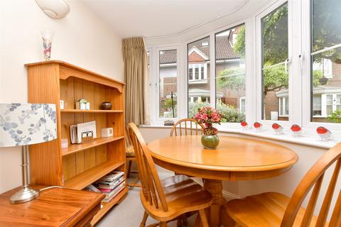 2 bedroom ground floor flat for sale, High Street, Banstead, Surrey