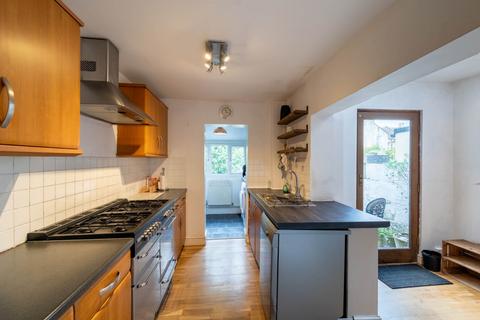 2 bedroom terraced house to rent, Faulkland Road, Bath