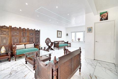 4 bedroom semi-detached house for sale, Princes Park Lane, Hayes