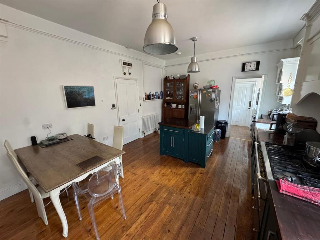 Dining kitchen