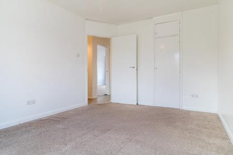 2 bedroom flat for sale, Arborfield Close, Slough, SL1