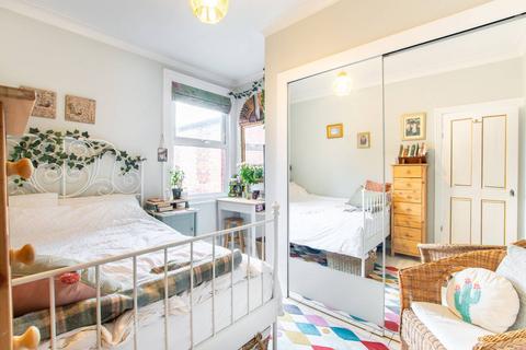 1 bedroom flat for sale, Chapter Road, Willesden, London, NW2