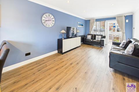 2 Church Close, Cliffe, Rochester, ME3 7UT