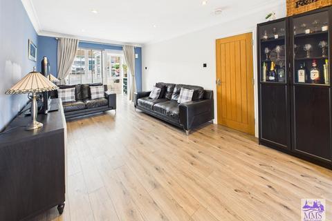 2 Church Close, Cliffe, Rochester, ME3 7UT