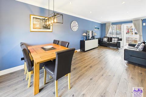 2 Church Close, Cliffe, Rochester, ME3 7UT